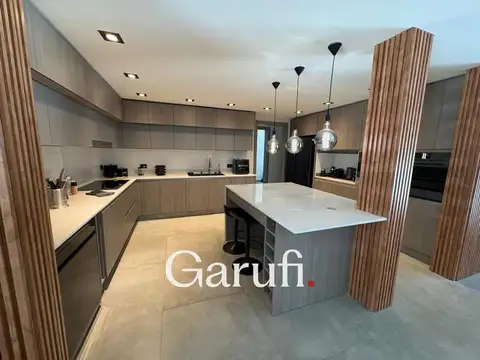 Casa 7 ambientes con 6 baños