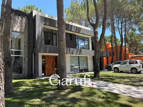 Casa en Venta en La Herradura a estrenar piscina climatizada