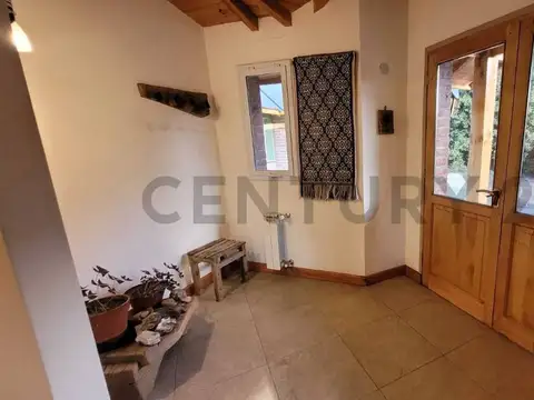 Casa 6 ambientes con 2 baños