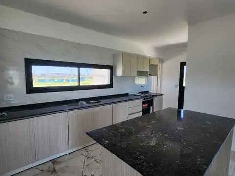 Casa en Venta en Pilar Del Este - Santa Sofia, USD 190.000