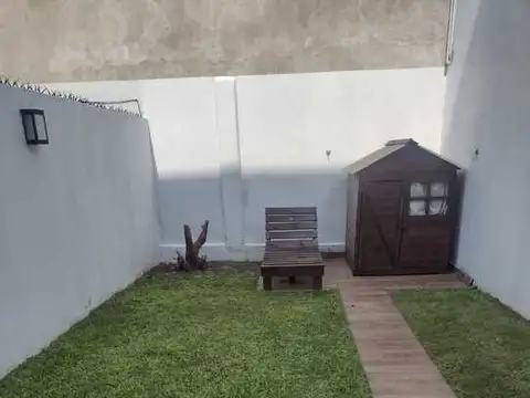 Depto Tipo Casa 2 ambientes con 1 baño