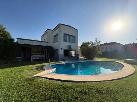 Casa en Venta con 3 cocheras