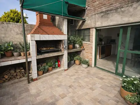 VENTA CASA 4 AMB LOCAL JARDIN APTO CRED. ITUZAINGO
