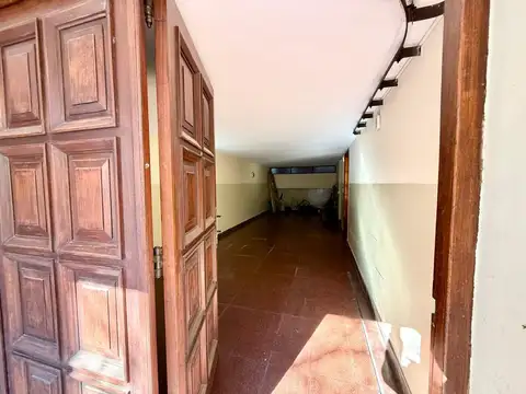 CASA 6 AMBIENTES CON SUITE,PATIO,GARAGE Y MONO