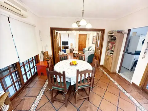 Casa 5 ambientes con 4 baños