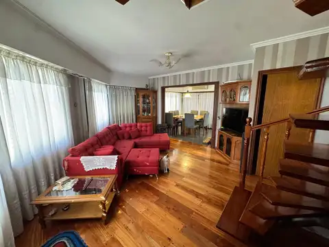 Casa 5 ambientes con 3 baños