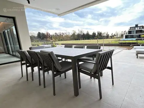 Casa 7 ambientes con 6 baños