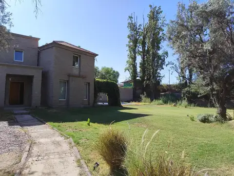 Casa en Venta con 2 cocheras