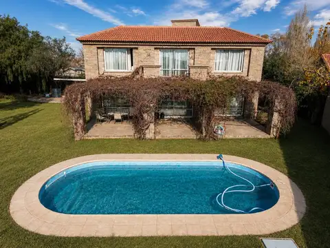 Casa 6 ambientes con 3 baños