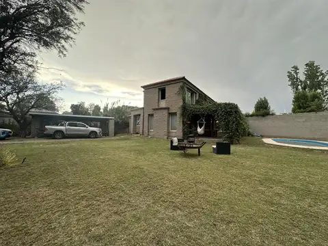 Casa en Venta con 2 cocheras