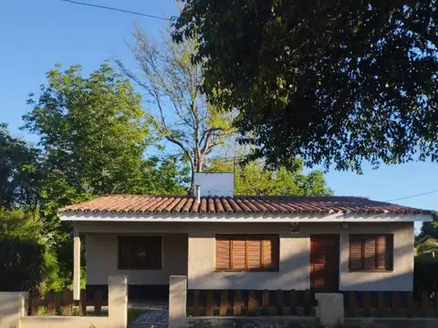 Casa Parque Siquiman, 3 dorm. Pileta. Sobre Ruta 38
