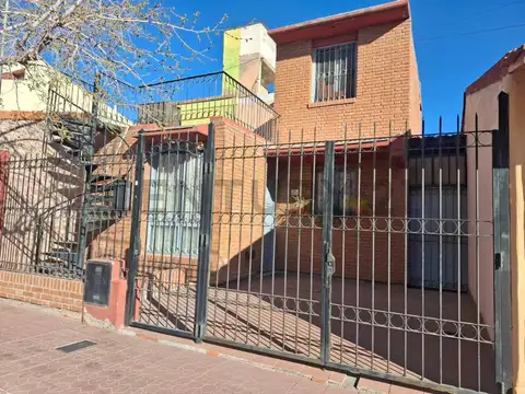 Casa con departamento en Guaymallen en venta!