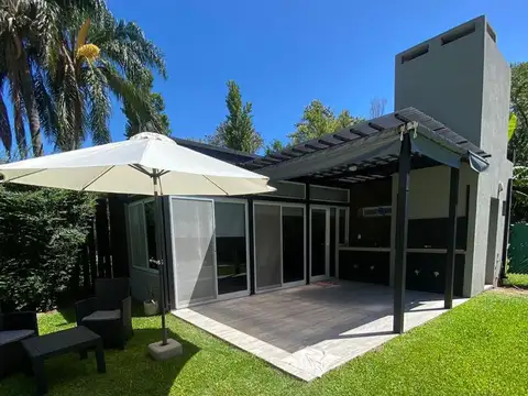 TERRENO EN VENTA EN FUNES CON QUINCHO Y PILETA