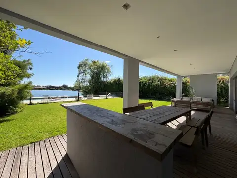 Casa 6 ambientes con 6 baños