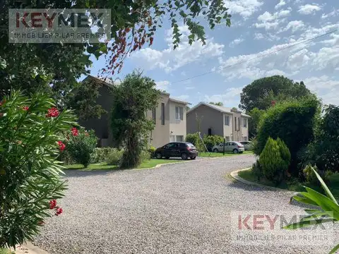 CASA dúplex  VENTA PILAR KM 50 DE 2 DORMITORIOS pileta parrilla JARDIN SEGURIDAD  APTO HIPOTECARIO