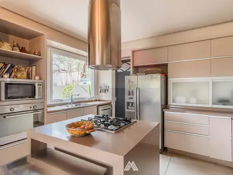 Casa 7 ambientes con 3 baños