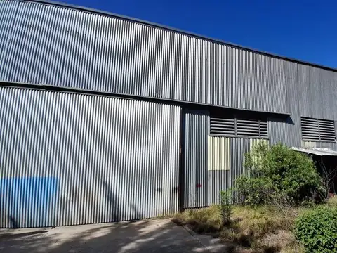 DEPOSITO INDUSTRIAL DE AMPLIO PORTE MERLO