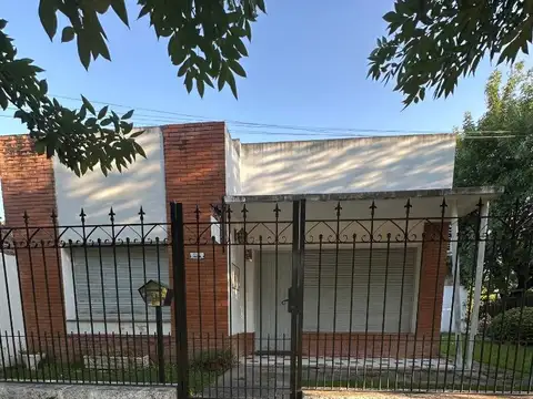 CASA EN BARRIO LANUSSE, LUJAN
