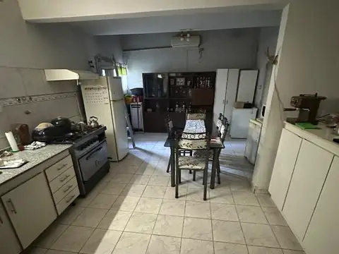 CASA EN BARRIO LANUSSE, LUJAN