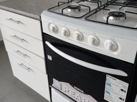 Hermoso semi piso semi nuevo de un ambiente divisible contra frente  con hermoso balcón terraza.