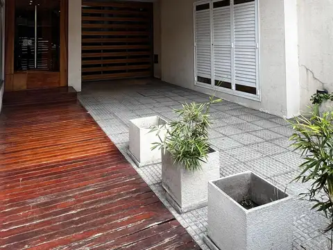 VENTA MONOABIENTE CON 48m TOTALES, 35 CUBIERTOS, CUENTA CON UN LIVING AMPLIO, COCINA, LAVADERO, PA