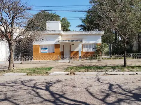 Casa 6 ambientes con 1 baño