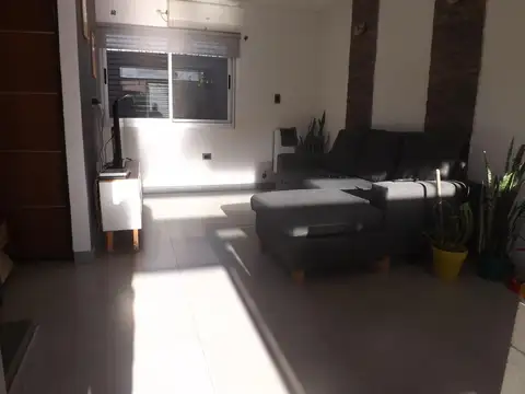 Casa 5 ambientes con 1 baño