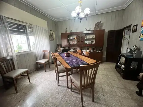 En El Palomar Casa de 4 Ambientes Cochera Fondo Apta Credito F: 10468