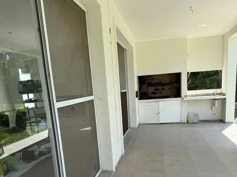 Casa en Alquiler de 3 dormitorios