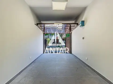 Casa reciclada c/diseño | 300 m² | Jardín, piscina y garage!