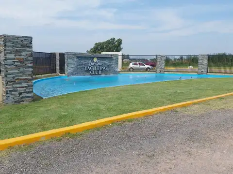 Venta amplio terreno lote en el barrio Yachting Club Don Luis