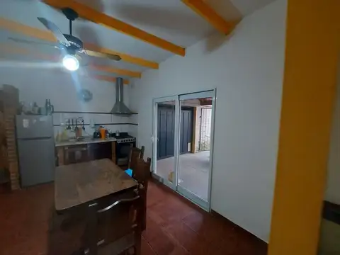 Casa 5 ambientes con 1 baño