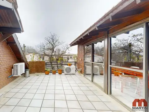 Vivienda de 5 Ambientes y Local Comercial | 300 m² cubiertos | En San Isidro con Patio y Terraza