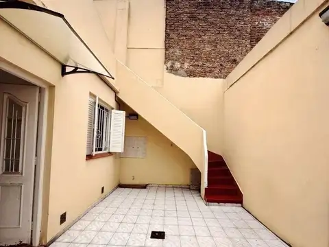 PH 2 ambientes con PATIO y TERRAZA en VENTA