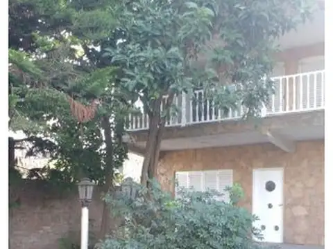 Casa 5 ambientes con 1 baño