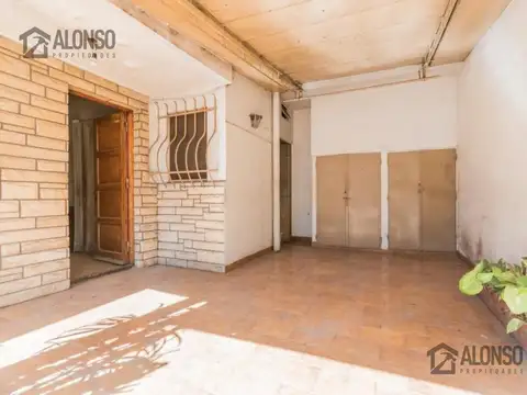 Casa en Alquiler con 1 cochera