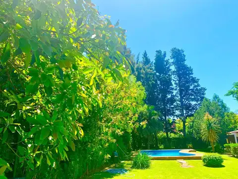 Casa en Venta con 3 cocheras