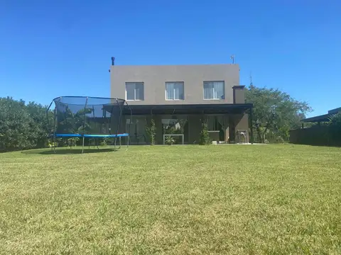 Casa en Alquiler de 3 dormitorios