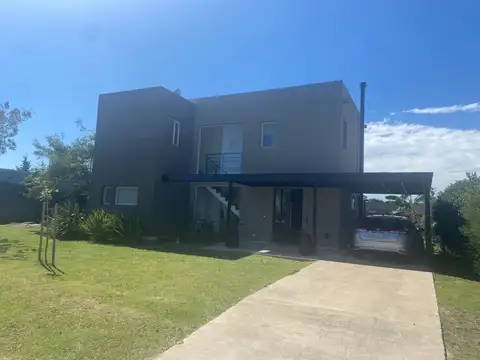 Casa en Alquiler con 6 cocheras