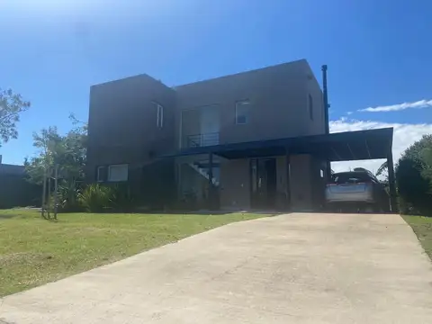 Casa 4 ambientes con 4 baños