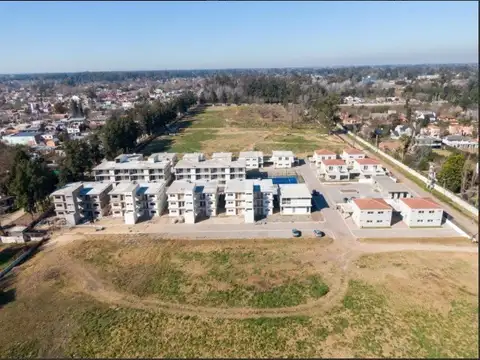 Casa Duplex en alquiler 4 Amb con Jardín, a Estrenar en Chic Village 100