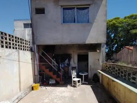 PH FRENTE 3 AMB 1 PISO MAS DEPENDENCIA DE SERVICIO CON BAÑO