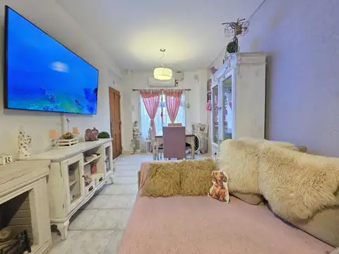 Depto Tipo Casa 2 ambientes con 1 baño