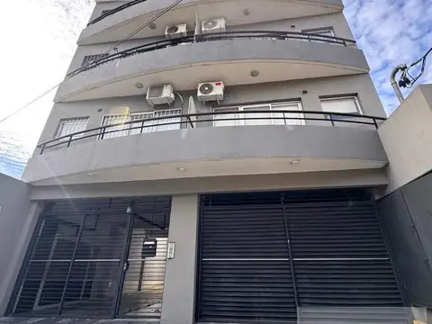 Cochera doble en venta independiente en Villa Bosch