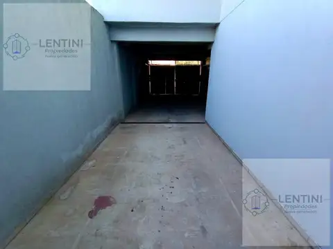 Cochera doble en venta independiente en Villa Bosch