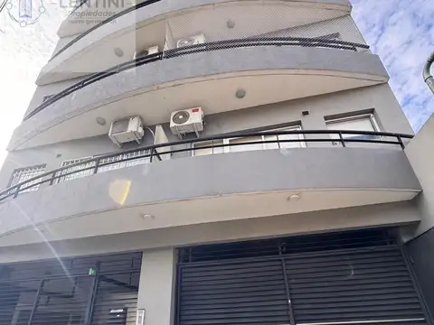 Cochera doble en venta independiente en Villa Bosch