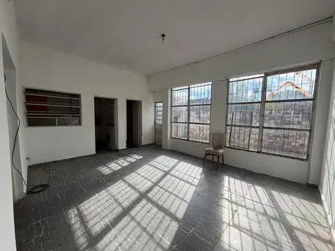 PH en venta un dormitorio cocina comedor, un baño , galería, patio y terraza en Rosario