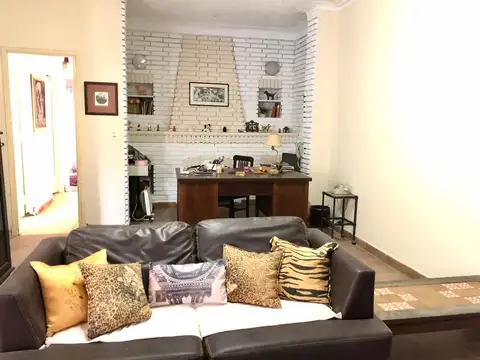 OPORTUNIDAD. DUEÑO VENDE CHALET LOTE PROPIO EN LA MEJOR UBICACIÓN.