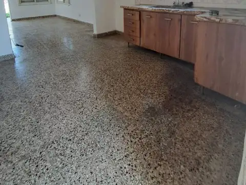 CASA + COCHERA + FONDO