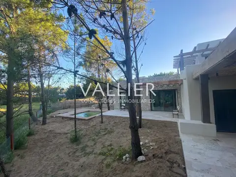 Casa 6 ambientes con 5 baños
